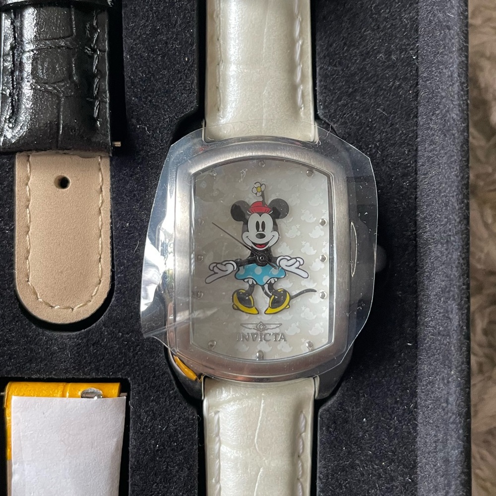 Disney ‘Minnie Mouse’ Invicta Limited Edition Watch Set!